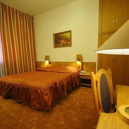 Karat 3* Varsovia