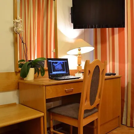 Karat 3* Varsovia