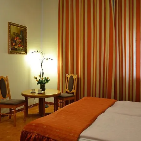 Bed & Breakfast Karat 3*